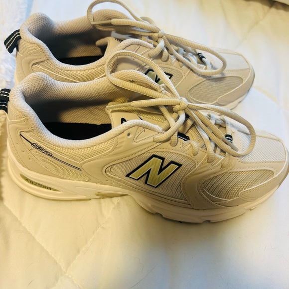 New Balance 530 Athletic Shoe - Moonbeam / Sea Salt size 7.5 never worn - Picture 4 of 6